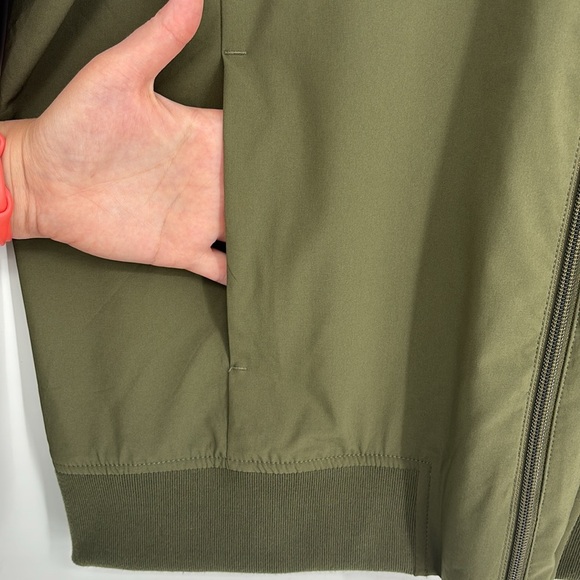 Banana Republic Full-Zip Bomber Jacket Women’s Size Large in Olive Green - EUC! - Picture 12 of 15